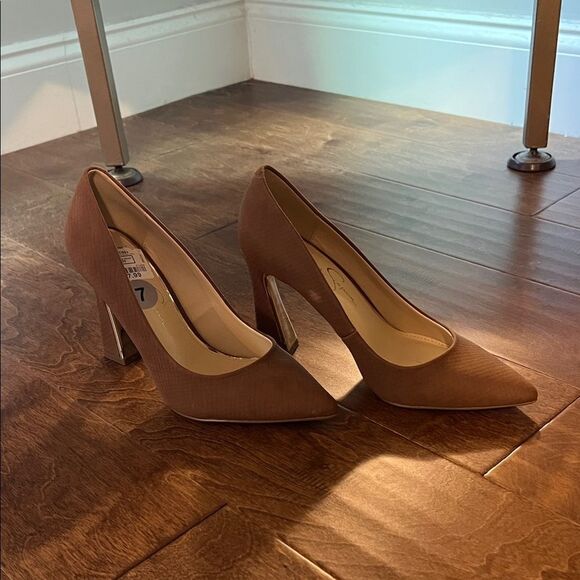 Jessica Simpson Brown Heels - Picture 1 of 6